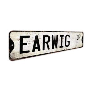 Earwig-Premium-Quality-Rustic-Metal-Sign-2.jpg