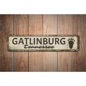Gatlinburg-Tennessee-Sign-Premium-Quality-Rustic-Metal-Sign-Images.jpg