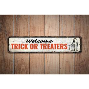 Welcome-Trick-or-Treaters-Premium-Quality-Rustic-Metal-Sign-Images.jpg